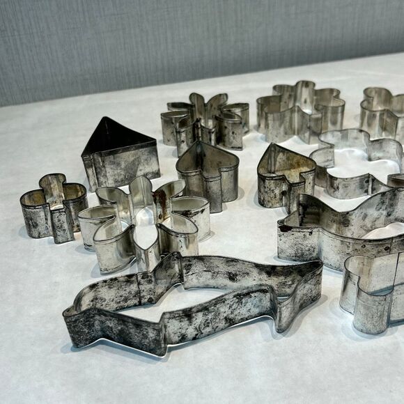 Vtg SET Aluminum Cookie Cutter Metal Fish Dolphin Whale Clown Rabbit Flower Clov - Picture 6 of 7